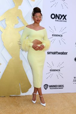 LOS ANGELES - 24 Mart 2022 'de Beverly Wilshire Hotel' deki ESSENCE 15. Yıldönümü Siyahi Kadınlar Ödülleri 'nde Storm Reid, 