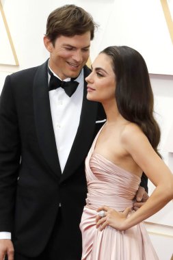 Ashton Kutcher, Mila Kunis 27 Mart 2022 'de Dolby Tiyatrosu' ndaki 94. Akademi Ödülleri 'nde.