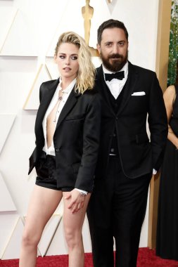 Kristen Stewart, Pablo Larrain 27 Mart 2022 'de Los Angeles' ta Dolby Tiyatrosu 94. Akademi Ödülleri 'nde.