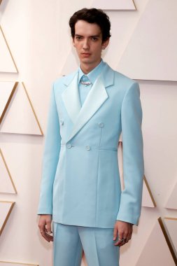 LOS ANGELES - 27 Mart 2022 tarihinde Dolby Tiyatrosu 94. Akademi Ödülleri 'nde Kodi Smit-McPhee 