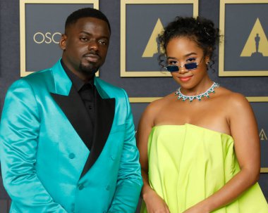 Daniel Kaluuya, H.E.R. 'den. Dolby Tiyatrosu 'ndaki 94. Akademi Ödülleri' nde 27 Mart 2022 'de Los Angeles, CA