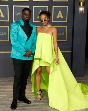 Daniel Kaluuya, H.E.R. 'den. Dolby Tiyatrosu 'ndaki 94. Akademi Ödülleri' nde 27 Mart 2022 'de Los Angeles, CA