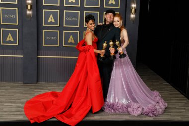 Ariana DeBose, Troy Kotsur, Jessica Chastain, 27 Mart 2022 'de Dolby Tiyatrosu' ndaki 94. Akademi Ödülleri 'nde.