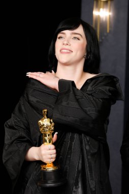 LOS ANGELES - 27 Mart 2022 'de Dolby Tiyatrosu 94. Akademi Ödülleri' nde Billie Eilish