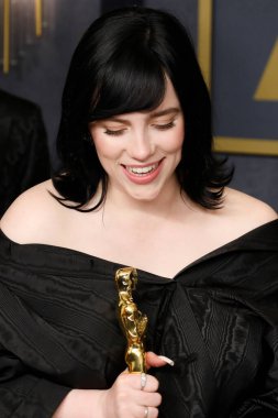 LOS ANGELES - 27 Mart 2022 'de Dolby Tiyatrosu 94. Akademi Ödülleri' nde Billie Eilish