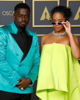 Daniel Kaluuya, H.E.R. 'den. Dolby Tiyatrosu 'ndaki 94. Akademi Ödülleri' nde 27 Mart 2022 'de Los Angeles, CA