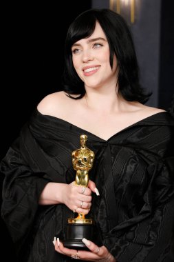 LOS ANGELES - 27 Mart 2022 'de Dolby Tiyatrosu 94. Akademi Ödülleri' nde Billie Eilish