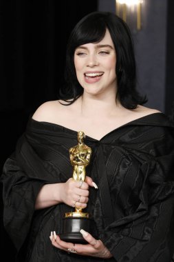 LOS ANGELES - 27 Mart 2022 'de Dolby Tiyatrosu 94. Akademi Ödülleri' nde Billie Eilish
