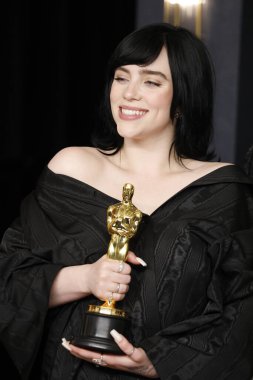 LOS ANGELES - 27 Mart 2022 'de Dolby Tiyatrosu 94. Akademi Ödülleri' nde Billie Eilish