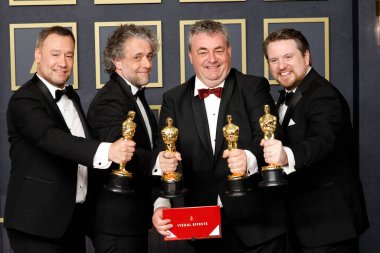 Brian Connor, Paul Lambert, Gerd Nefzer, Tristan Myles Dolby Tiyatrosu 'ndaki 94. Akademi Ödülleri' nde 27 Mart 2022 'de Los Angeles, CA