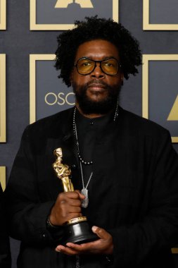 LOS ANGELES - 27 Mart 2022 tarihinde Dolby Tiyatrosu 94. Akademi Ödülleri 'nde Ahmir Thompson diğer adıyla Questlove