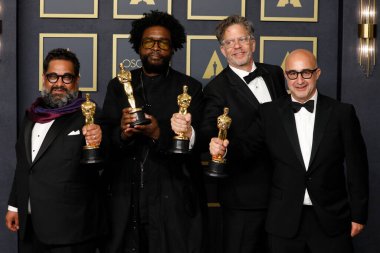 Joseph Patel, Ahmir Thompson, Questlove, David Dinerstein, Robert Fyvolent Dolby Tiyatrosu 'ndaki 94. Akademi Ödülleri' nde 27 Mart 2022 'de Los Angeles, CA