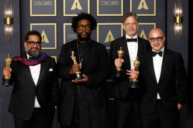 Joseph Patel, Ahmir Thompson, Questlove, David Dinerstein, Robert Fyvolent Dolby Tiyatrosu 'ndaki 94. Akademi Ödülleri' nde 27 Mart 2022 'de Los Angeles, CA