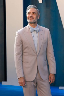 LOS ANGELES - 27 Mart 2022 'de Wallis Annenberg Sahne Sanatları Merkezi' ndeki Vanity Fair Oscar partisinde Taika Waititi