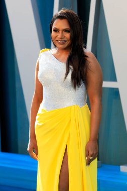 Mindy Kaling, 27 Mart 2022 'de Wallis Annenberg Sahne Sanatları Merkezi' ndeki Vanity Fair Oscar Partisinde.