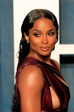 Ciara, Wallis Annenberg Gösteri Sanatları Merkezi 'ndeki Vanity Fair Oscar Partisinde 27 Mart 2022' de Beverly Hills, CA