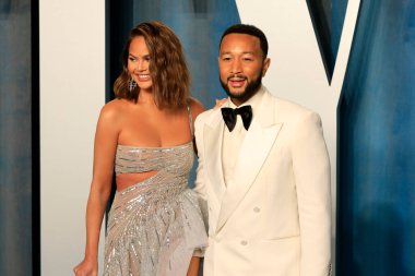 Chrissy Teigen, John Legend, 27 Mart 2022 'de Wallis Annenberg Gösteri Sanatları Merkezi' ndeki Vanity Fair Oscar Partisi 'nde.
