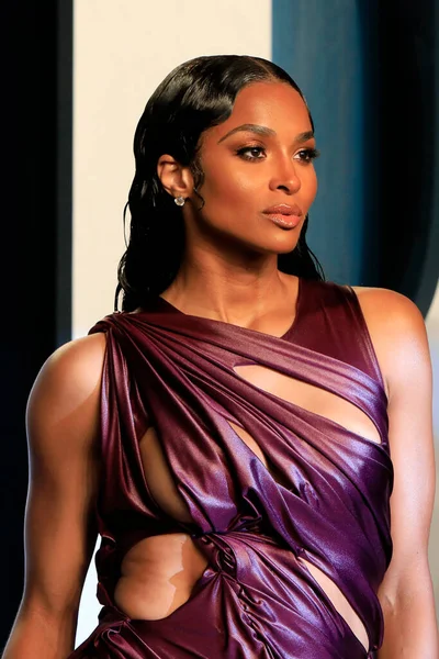 Ciara, Wallis Annenberg Gösteri Sanatları Merkezi 'ndeki Vanity Fair Oscar Partisinde 27 Mart 2022' de Beverly Hills, CA