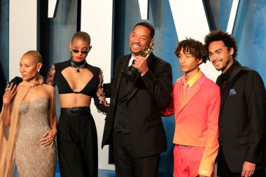 Jada Pinkett-Smith, Willow Smith, Will Smith, Jaden Smith, Trey Smith Wallis Annenberg Gösteri Sanatları Merkezi 'ndeki Vanity Fair Oscar Partisi' nde 27 Mart 2022 'de