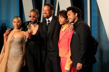 Jada Pinkett-Smith, Willow Smith, Will Smith, Jaden Smith, Trey Smith Wallis Annenberg Gösteri Sanatları Merkezi 'ndeki Vanity Fair Oscar Partisi' nde 27 Mart 2022 'de