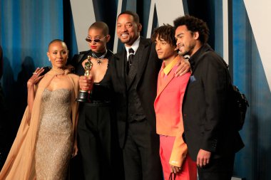 Jada Pinkett-Smith, Willow Smith, Will Smith, Jaden Smith, Trey Smith Wallis Annenberg Gösteri Sanatları Merkezi 'ndeki Vanity Fair Oscar Partisi' nde 27 Mart 2022 'de