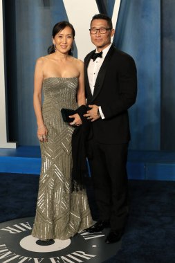 Daniel Dae Kim, eşi Mia Wallis Annenberg Gösteri Sanatları Merkezi 'ndeki Vanity Fair Oscar partisinde 27 Mart 2022' de Beverly Hills, CA