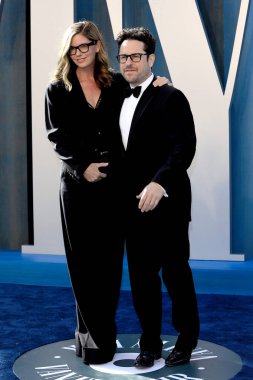 JJ Abrams, Katie McGrath, 27 Mart 2022 'de Wallis Annenberg Gösteri Sanatları Merkezi' ndeki Vanity Fair Oscar partisinde.
