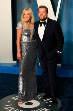 Julia Carey, 27 Mart 2022 'de Wallis Annenberg Gösteri Sanatları Merkezi' ndeki Vanity Fair Oscar Partisi 'nde James Corden.