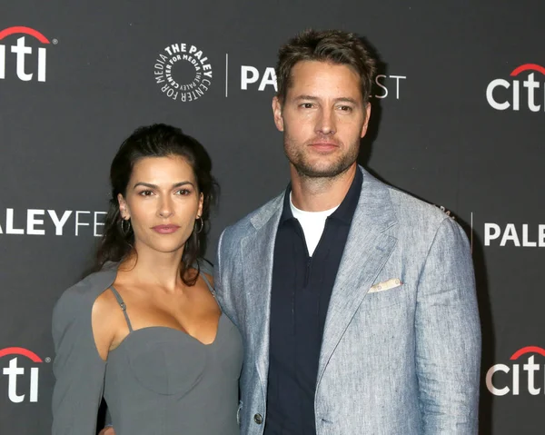 Los Angeles Apr Sofia Pernas Justin Hartley Paleyfest こちらはドルビー シアターの2022年4月2日のカリフォルニア州ロサンゼルスです — ストック写真