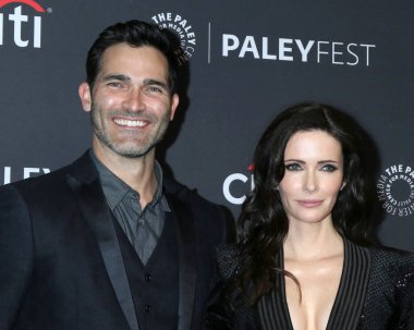 Tyler Hoechlin, Bitsie Tulloch namı diğer Elizabeth Tulloch PaleyFEST 2022 'de - Superman ve Lois Dolby Tiyatrosu' nda 3 Nisan 2022 'de Los Angeles, CA