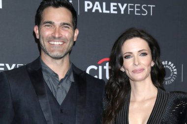 Tyler Hoechlin, Bitsie Tulloch namı diğer Elizabeth Tulloch PaleyFEST 2022 'de - Superman ve Lois Dolby Tiyatrosu' nda 3 Nisan 2022 'de Los Angeles, CA