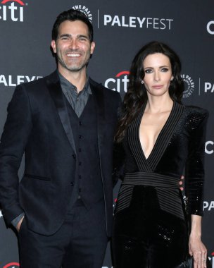 Tyler Hoechlin, Bitsie Tulloch namı diğer Elizabeth Tulloch PaleyFEST 2022 'de - Superman ve Lois Dolby Tiyatrosu' nda 3 Nisan 2022 'de Los Angeles, CA