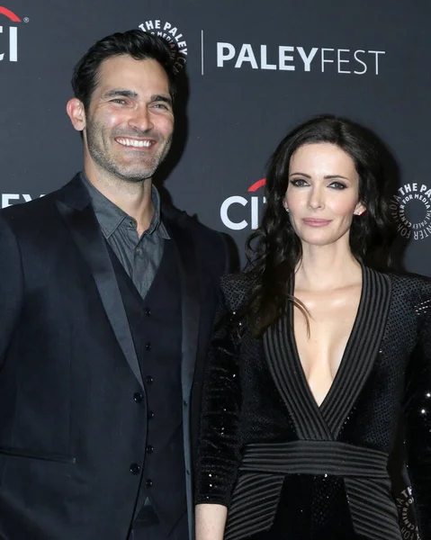 Los Angeles Apr Tyler Hoechlin Bitsie Tulloch Aka Elizabeth Tulloch — Stock Photo, Image