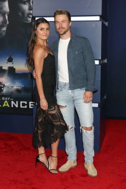 Hayley Erbert, Derek Hough, 4 Nisan 2022 'de Los Angeles' taki Akademi Müzesi 'ndeki Ambulans Galası' nda.