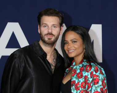 LOS ANGELES - 4 APR: Matt Pokora, Christina Milian, 4 Nisan 2022 'de Los Angeles' taki Akademi Müzesi 'ndeki Ambulans galasında