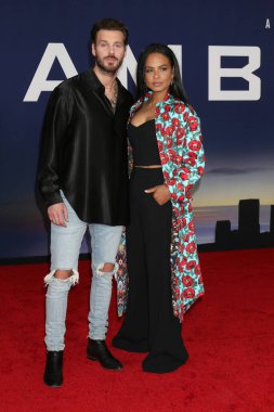 LOS ANGELES - 4 APR: Matt Pokora, Christina Milian, 4 Nisan 2022 'de Los Angeles' taki Akademi Müzesi 'ndeki Ambulans galasında