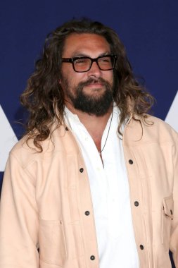 LOS ANGELES - 4 Nisan 2022 'de Los Angeles, CA' da Akademi Müzesi 'ndeki Ambulans galasında Jason Momoa