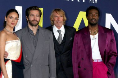 Eiza Gonzalez, Jake Gyllenhaal, Michael Bay, Yahya Abdul-Mateen II, 4 Nisan 2022 'de Los Angeles, Kaliforniya' daki Akademi Müzesi 'ndeki Ambulans Premiere' de.