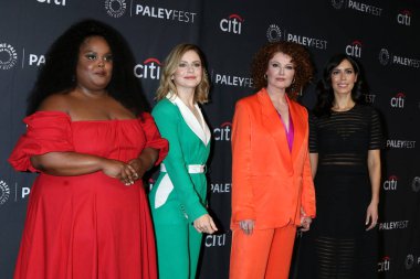 LOS ANGELES - 6 Nisan 2022 'de Danielle Pinnock, Rose McIver, Rebecca Wisocky, PaleyFest 2022' de Sheila Carrasco - Dolby Tiyatrosu 'nda Hayaletler ve Mahalle