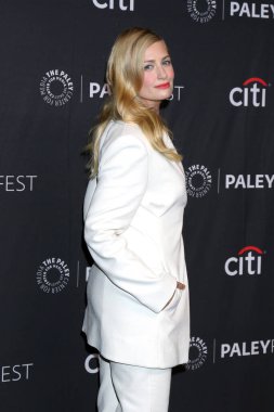LOS ANGELES - 6 Nisan 2022 'de PaleyFest 2022' de Beth Behrs - Dolby Tiyatrosu 'nda Hayaletler ve Mahalle 6 Nisan 2022' de Los Angeles, CA