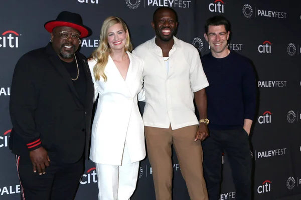 Los Angeles April Cedric Entertainer Beth Behrs Sheaun Mckinney Max — Stockfoto