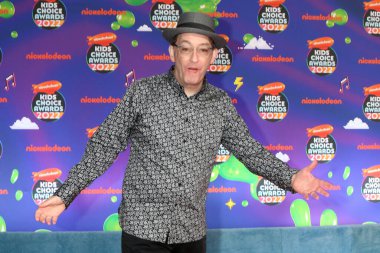 LOS ANGELES - 9 APR: 2022 Çocuk Seçimi Ödülleri 'nde Tom Keney Barker Hanger' da 9 Nisan 2022, Santa Monica, CA