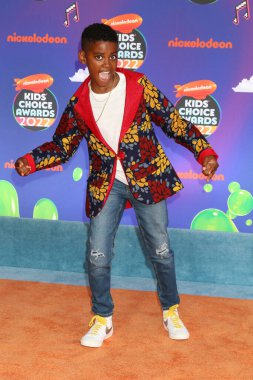 9 Nisan 2022 'deki Barker Hanger Çocuk Seçimi Ödülleri' nde Peyton Perrine III, Santa Monica, CA