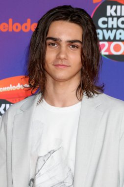 LOS ANGELES - 9 APR: 2022 Çocuk Seçimi Ödülleri 'nde Luca Luhan Barker Hanger' da 9 Nisan 2022, Santa Monica, CA