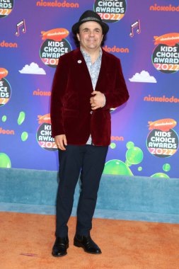 LOS ANGELES - 9 APR: 2022 Çocuk Seçimi Ödülleri 'nde Michael D Cohen Barker Hanger' da 9 Nisan 2022, Santa Monica, CA