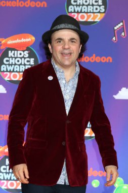 LOS ANGELES - 9 APR: 2022 Çocuk Seçimi Ödülleri 'nde Michael D Cohen Barker Hanger' da 9 Nisan 2022, Santa Monica, CA