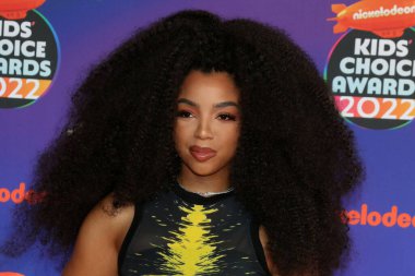 LOS ANGELES - 9 Nisan 2022 'deki Barker Hanger Çocuk Seçimi Ödülleri' nde Chole Bailey, Santa Monica, CA