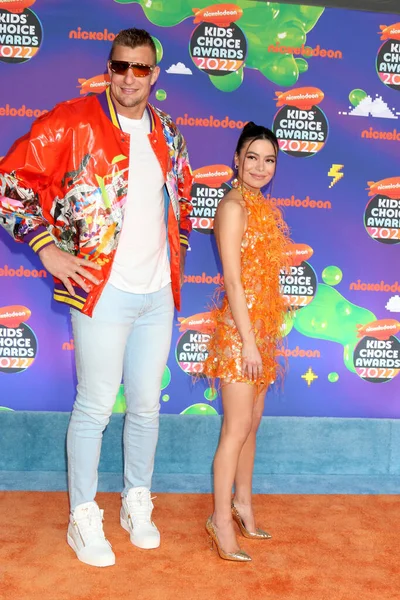 9 Nisan 2022 'deki Barker Hanger Çocuk Seçimi Ödülleri' nde Rob Gronkowski ve Miranda Cosgrove 9 Nisan 2022 'de Santa Monica, CA