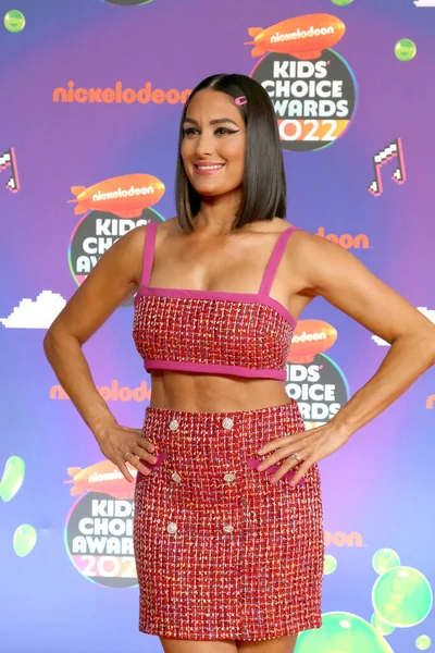 LOS ANGELES - 9 APR: 2022 Çocuk Seçimi Ödülleri 'nde Nikki Bella Barker Hanger' da 9 Nisan 2022, Santa Monica, CA