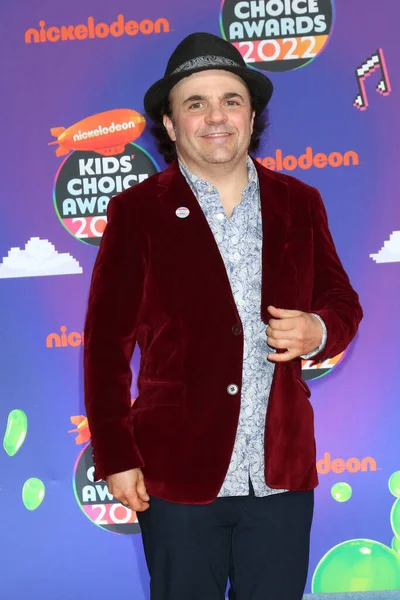 LOS ANGELES - 9 APR: 2022 Çocuk Seçimi Ödülleri 'nde Michael D Cohen Barker Hanger' da 9 Nisan 2022, Santa Monica, CA